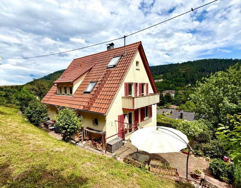 Au�enansicht Calw Einfamilienhaus Wohnen im Gr�nen - charmantes Zuhause mit Blick ins Tal und Waldn�he